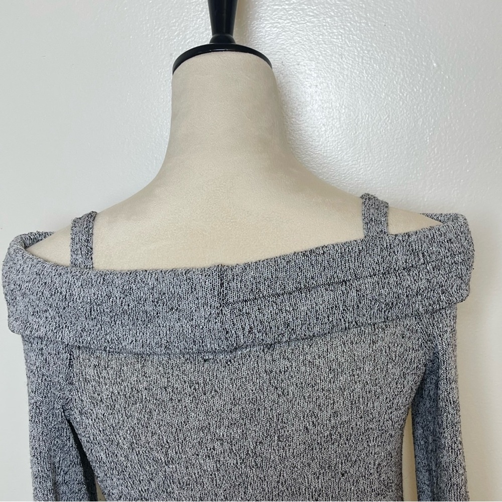 Lavender Field Grey Off-Shoulder Sweater Top Size Small Soft Knit Long Sleeve - Picture 6 of 8